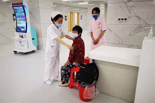 醫(yī)院提升優(yōu)質(zhì)服務(wù)的必要性及舉措(圖3) 醫(yī)院提升優(yōu)質(zhì)服務(wù)的必要性及舉措(圖3)